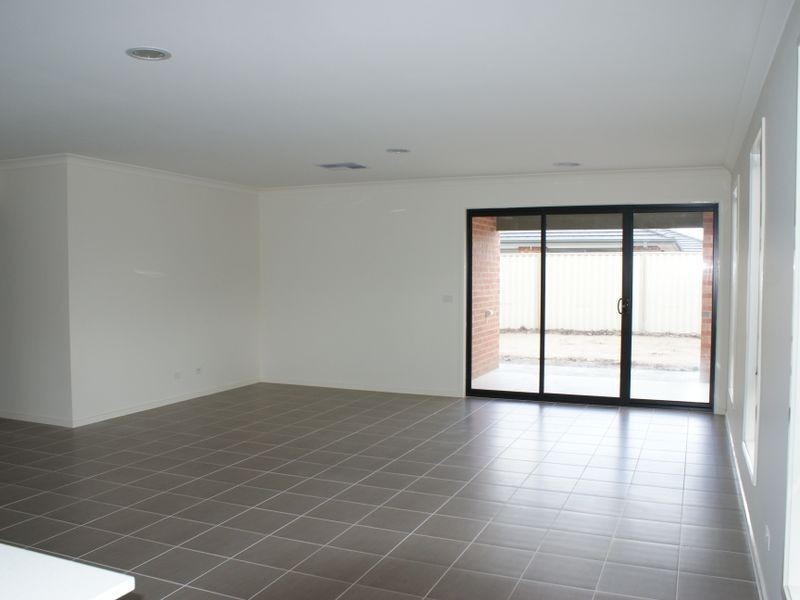 4 Bavaria Lane, Pakenham VIC 3810