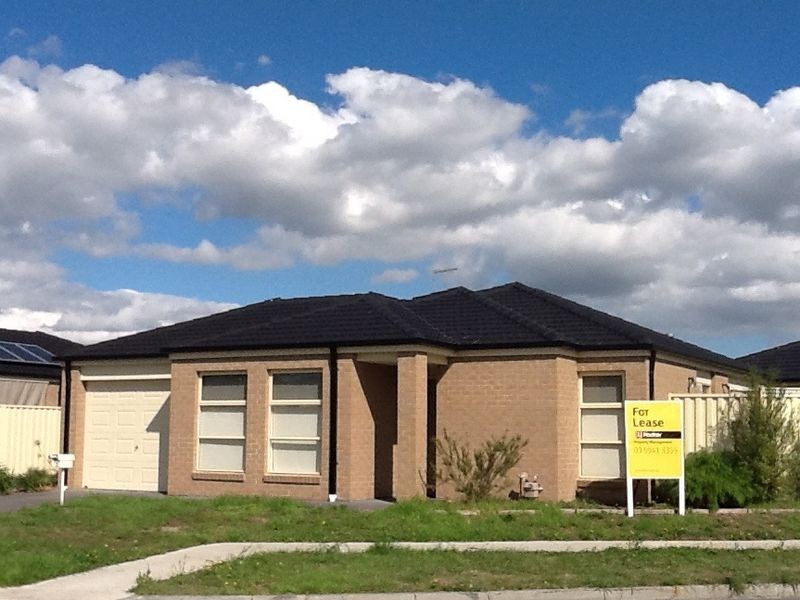 2 Belvedere Crescent, Pakenham VIC 3810