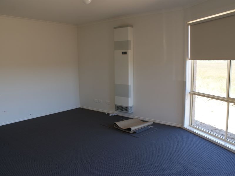 2 Belvedere Crescent, Pakenham VIC 3810