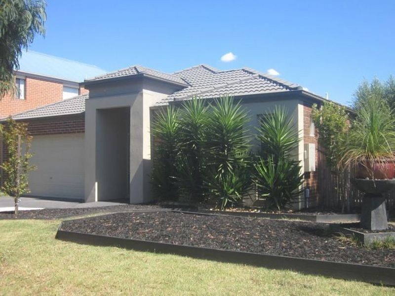 11 Hopkins Pass, Pakenham VIC 3810