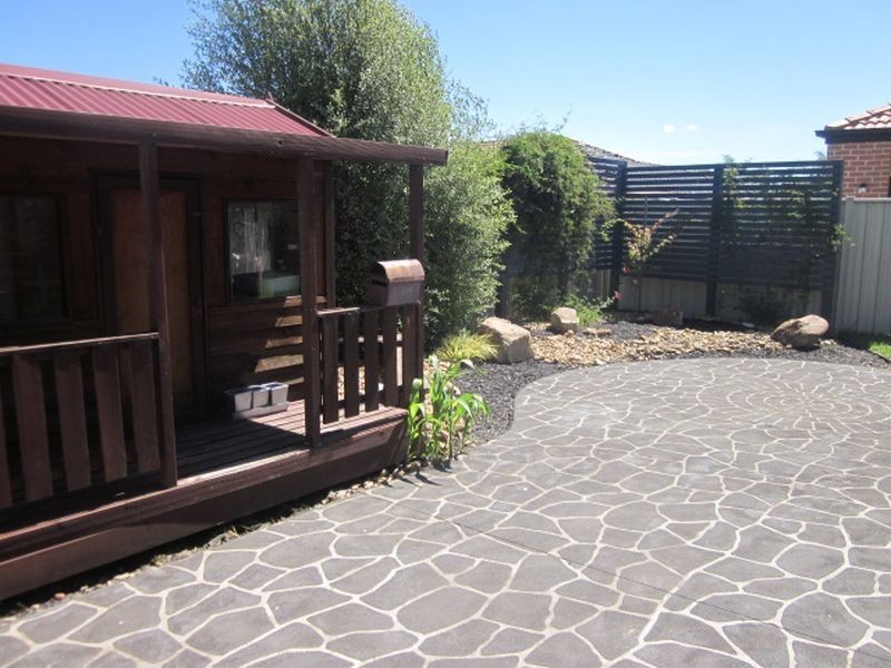 11 Hopkins Pass, Pakenham VIC 3810