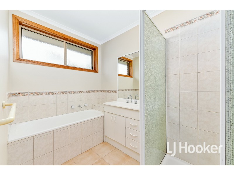 4/63 Pommel Street, Pakenham VIC 3810