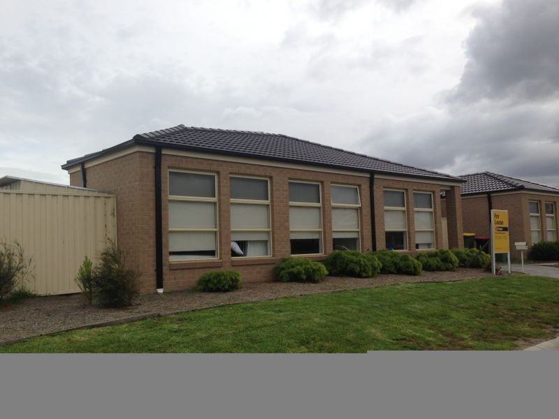 10 Belvedere Drive, Pakenham VIC 3810