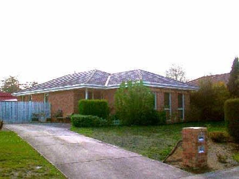 5 Eleanor Court, Pakenham VIC 3810