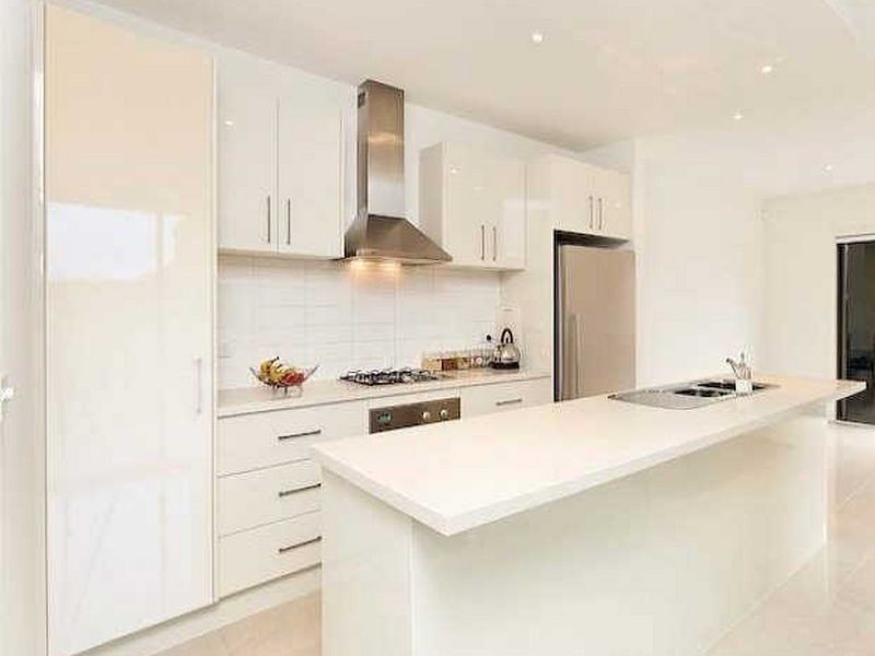 18 Dealbata Lane, Pakenham VIC 3810