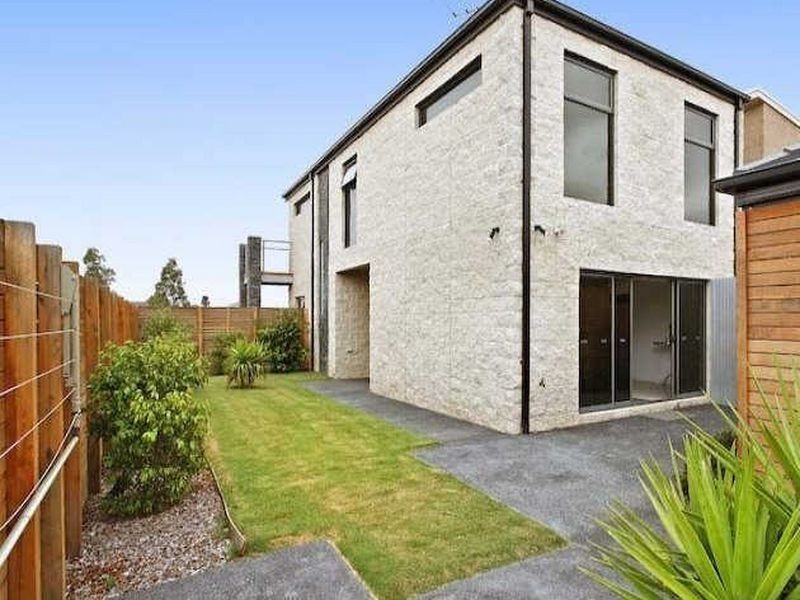 18 Dealbata Lane, Pakenham VIC 3810