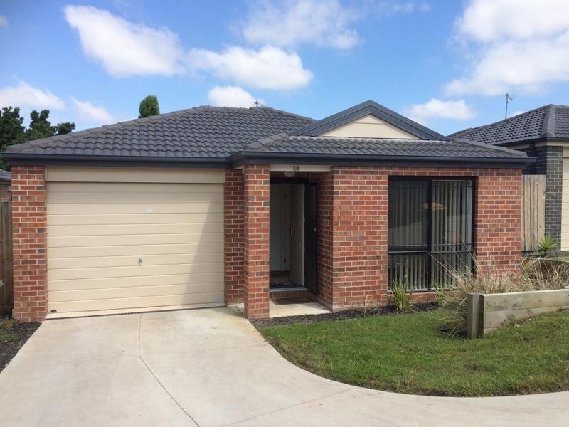 16/107 Army Road, Pakenham VIC 3810