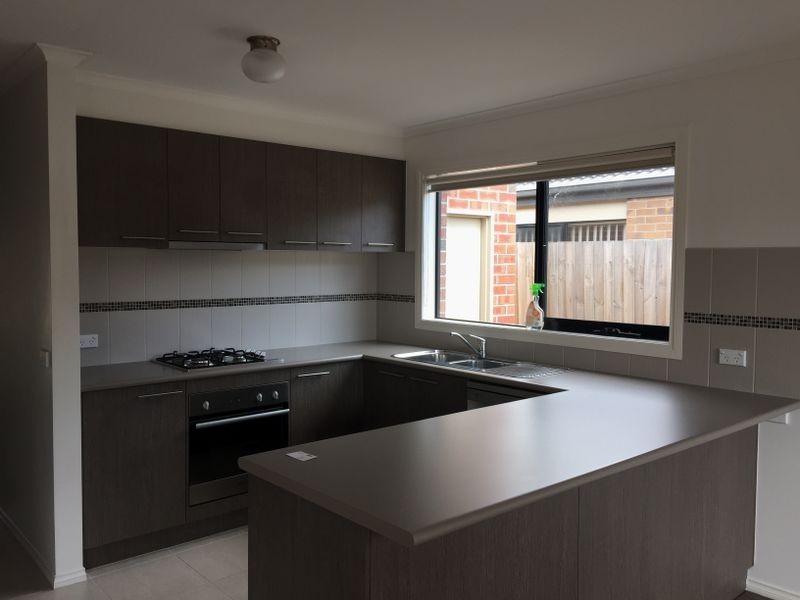 16/107 Army Road, Pakenham VIC 3810