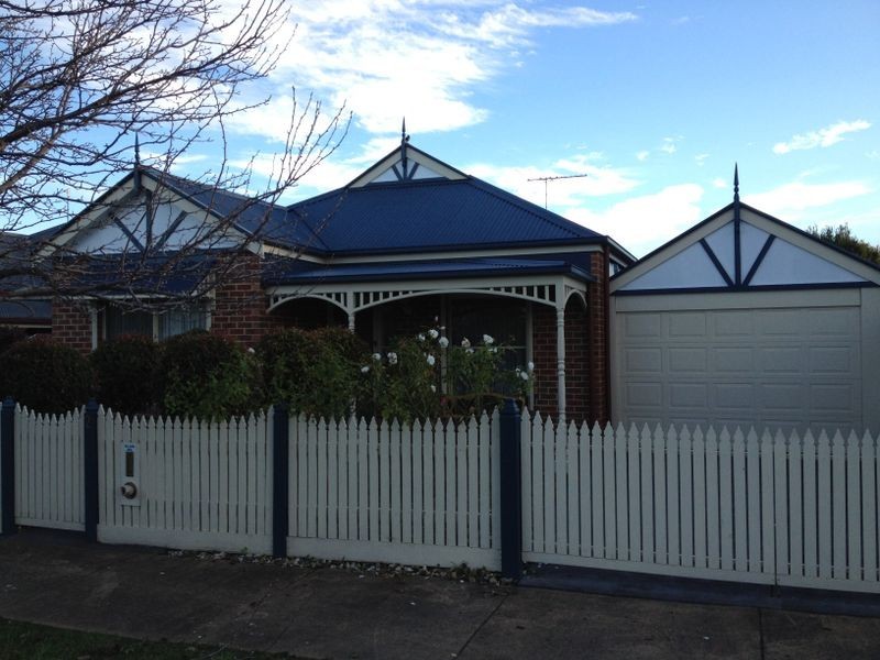 2 Moroka Green, Pakenham VIC 3810