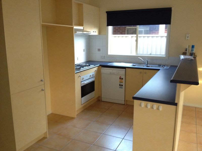 2 Moroka Green, Pakenham VIC 3810