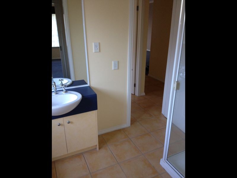 2 Moroka Green, Pakenham VIC 3810