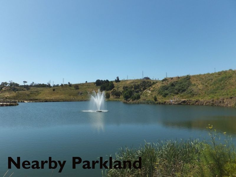 18 Waterside Drive, Pakenham VIC 3810