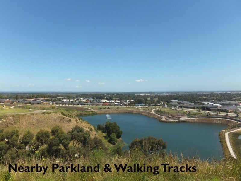 18 Waterside Drive, Pakenham VIC 3810