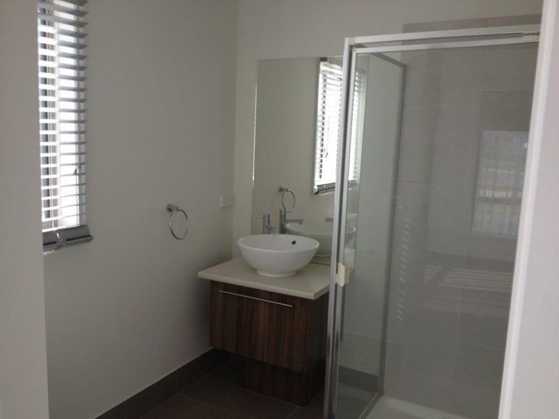 18 Waterside Drive, Pakenham VIC 3810