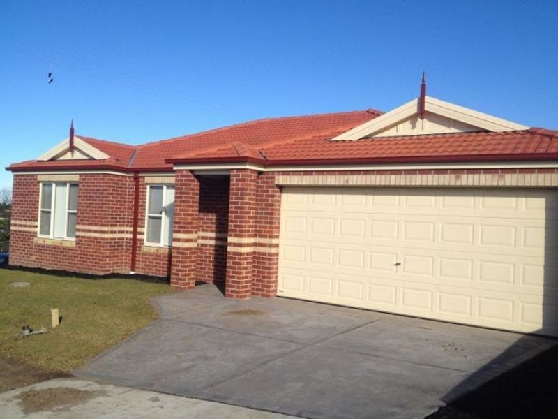 1 Mcclenaghan Place, Pakenham VIC 3810