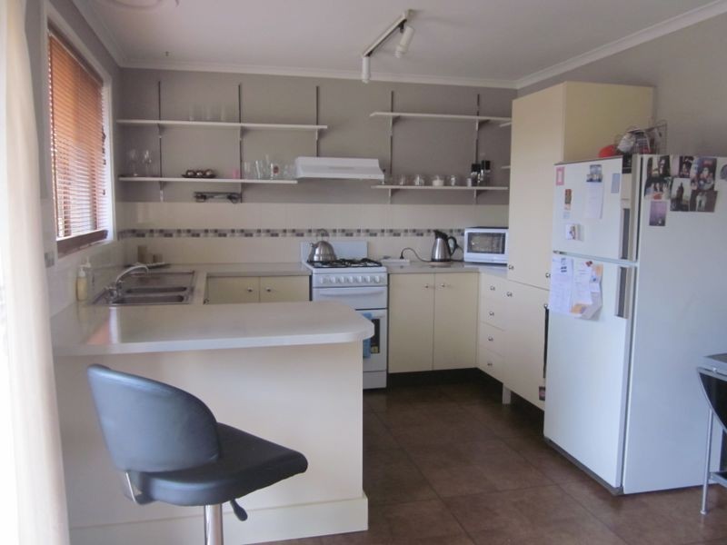 4/9 Rogers Street, Pakenham VIC 3810