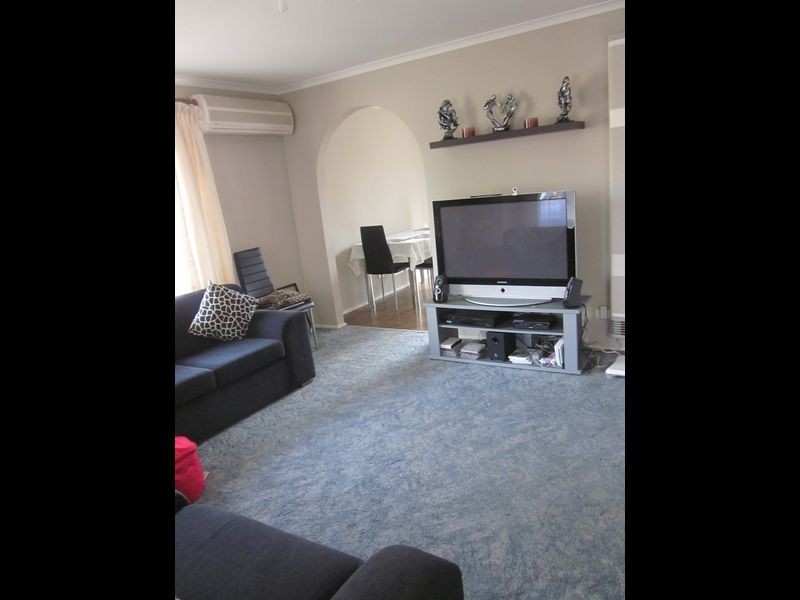 4/9 Rogers Street, Pakenham VIC 3810