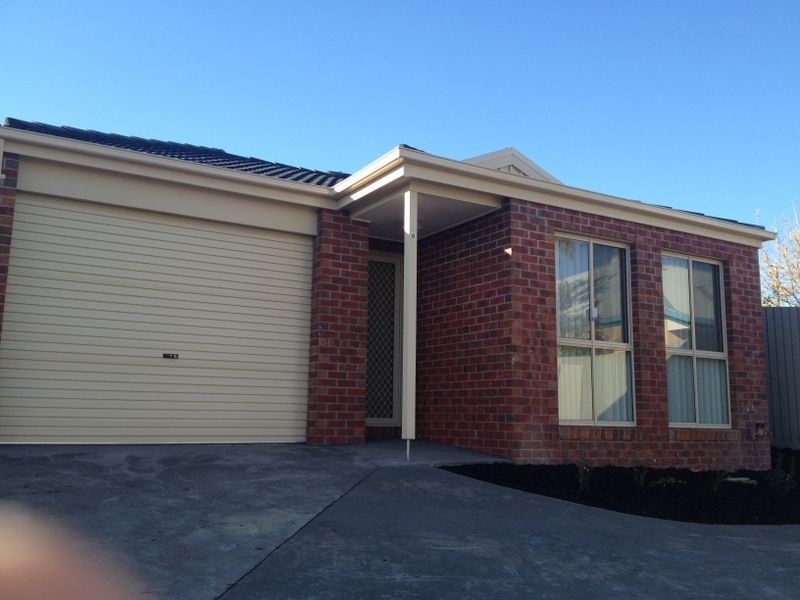 8/8 Mcclenaghan Drive, Pakenham VIC 3810