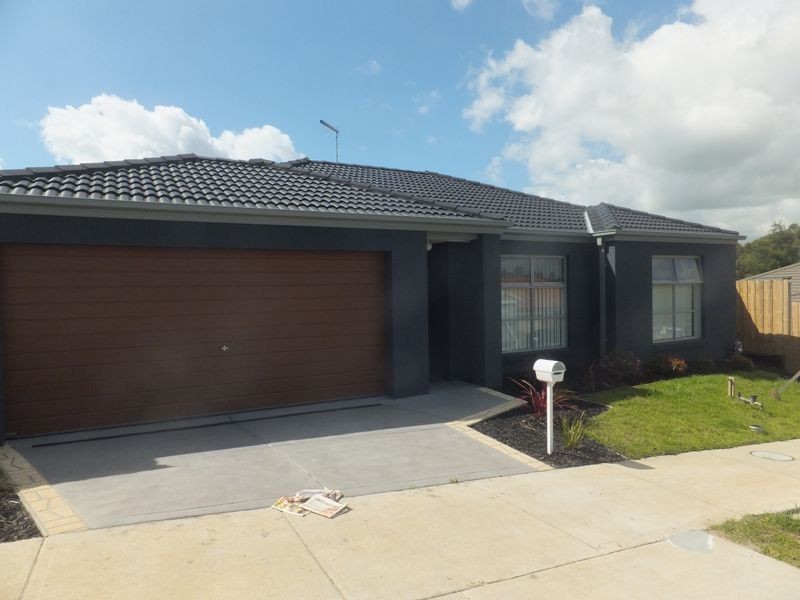 6 Mcclenaghan Place, Pakenham VIC 3810