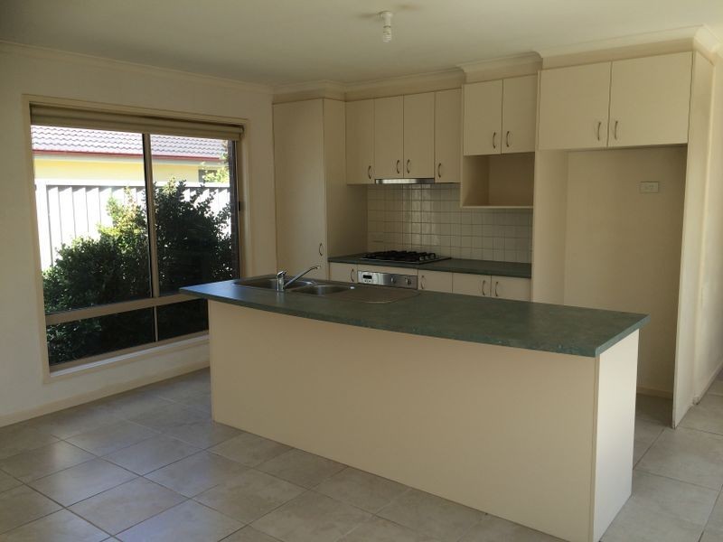 2 Catherine Place, Pakenham VIC 3810