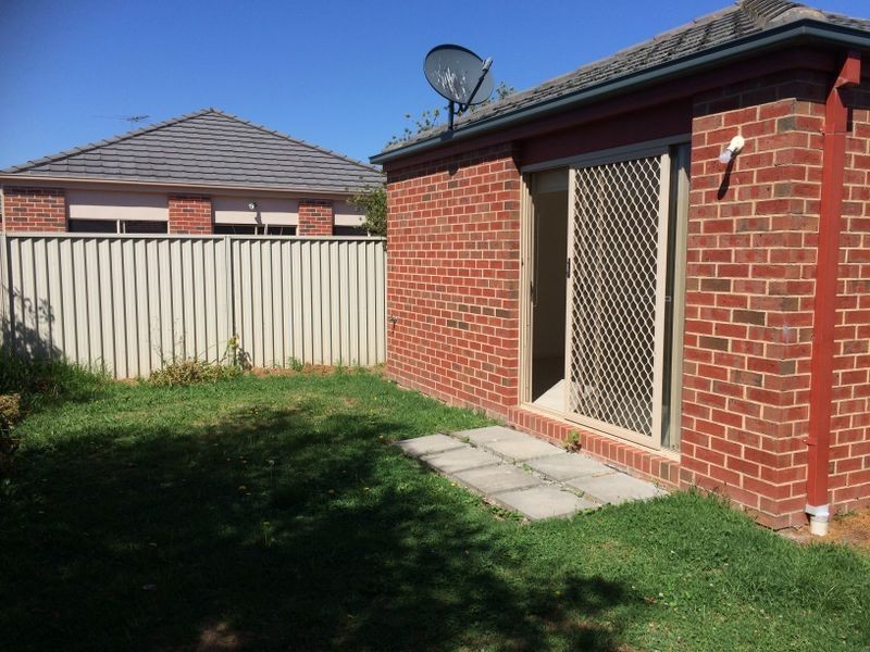 2 Catherine Place, Pakenham VIC 3810