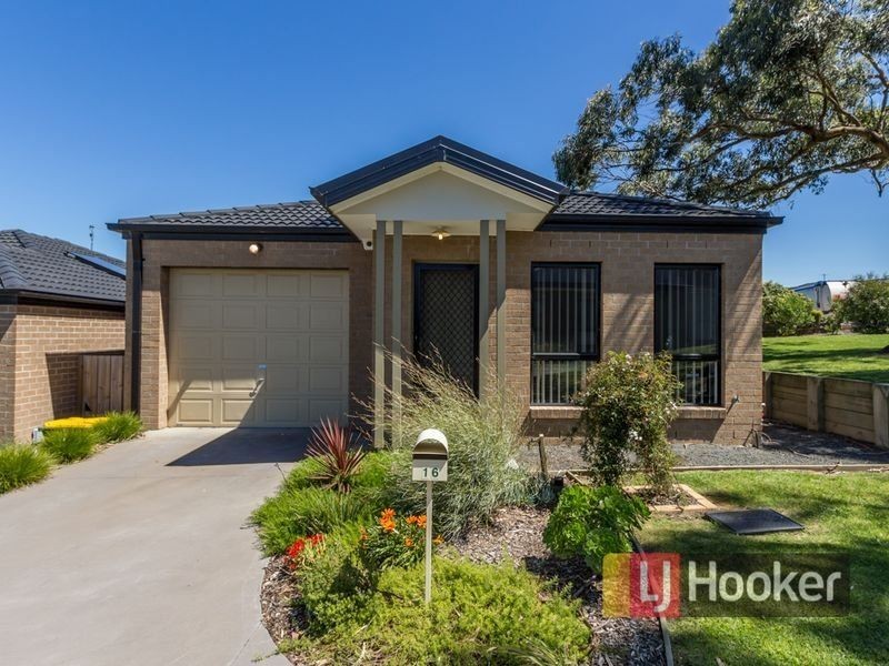 16/103 Army Road, Pakenham VIC 3810