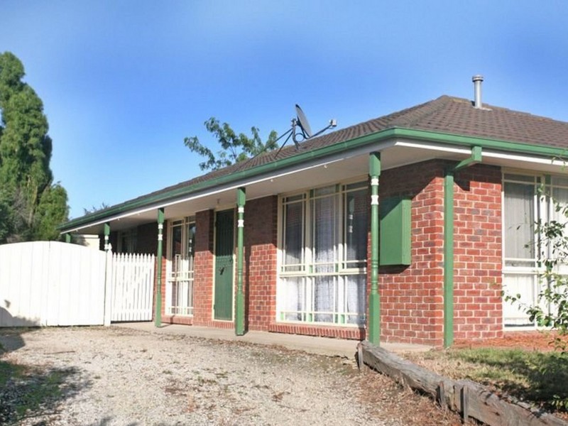 34 Duncan Drive, Pakenham VIC 3810