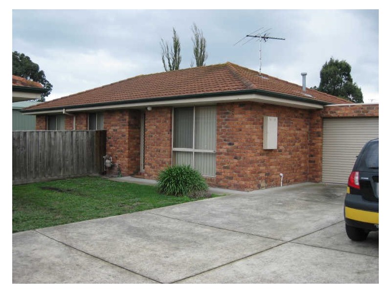 4/1-2 Carlyle Street, Pakenham VIC 3810