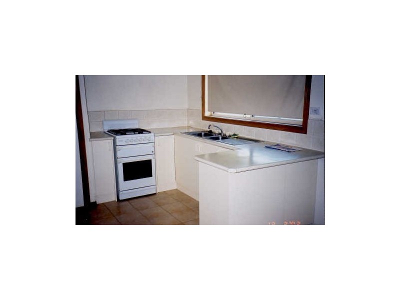 4/1-2 Carlyle Street, Pakenham VIC 3810