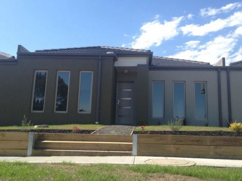 11 Mcclenaghan Place, Pakenham VIC 3810