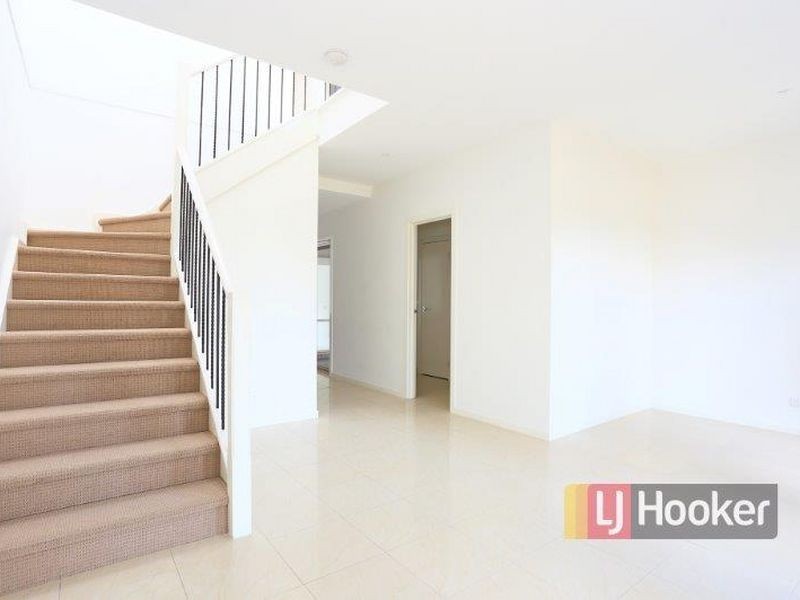 16 Dealbata Lane, Pakenham VIC 3810