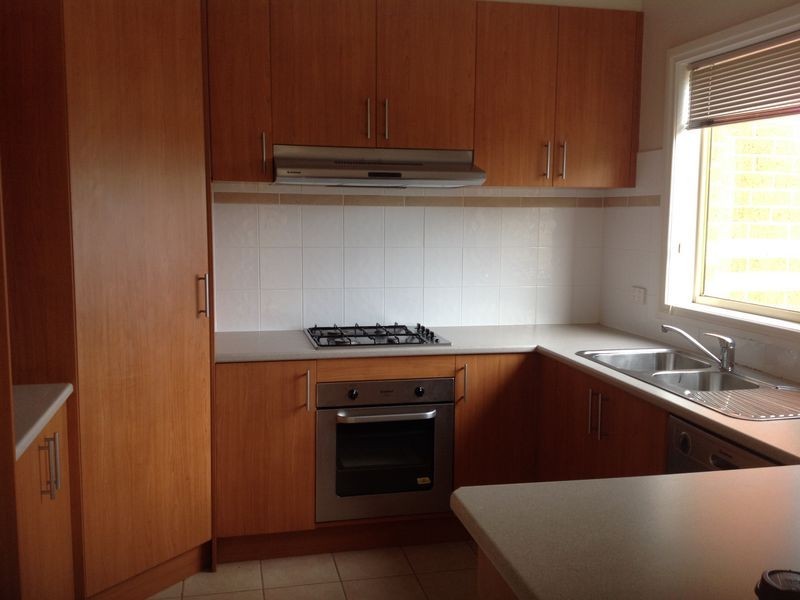 4/33 Princes Highway, Pakenham VIC 3810