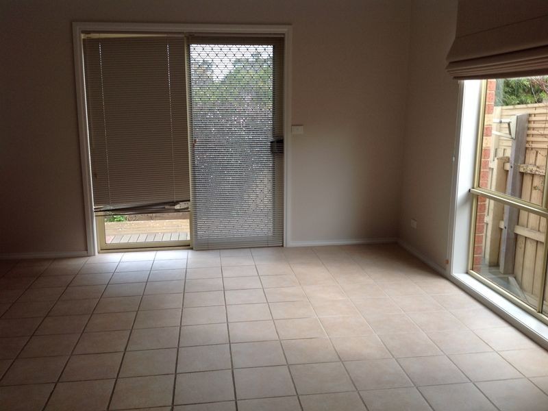 4/33 Princes Highway, Pakenham VIC 3810