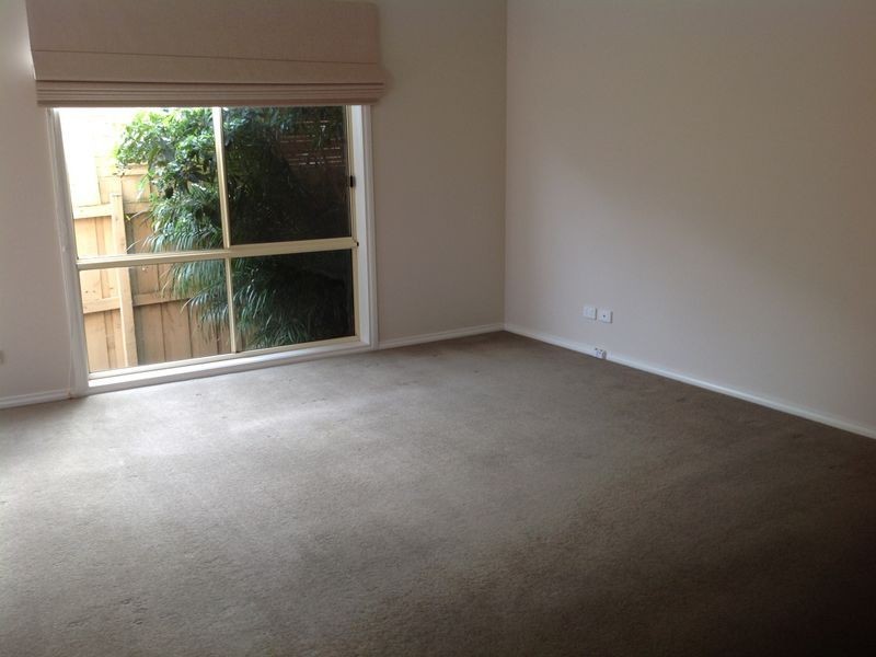 4/33 Princes Highway, Pakenham VIC 3810