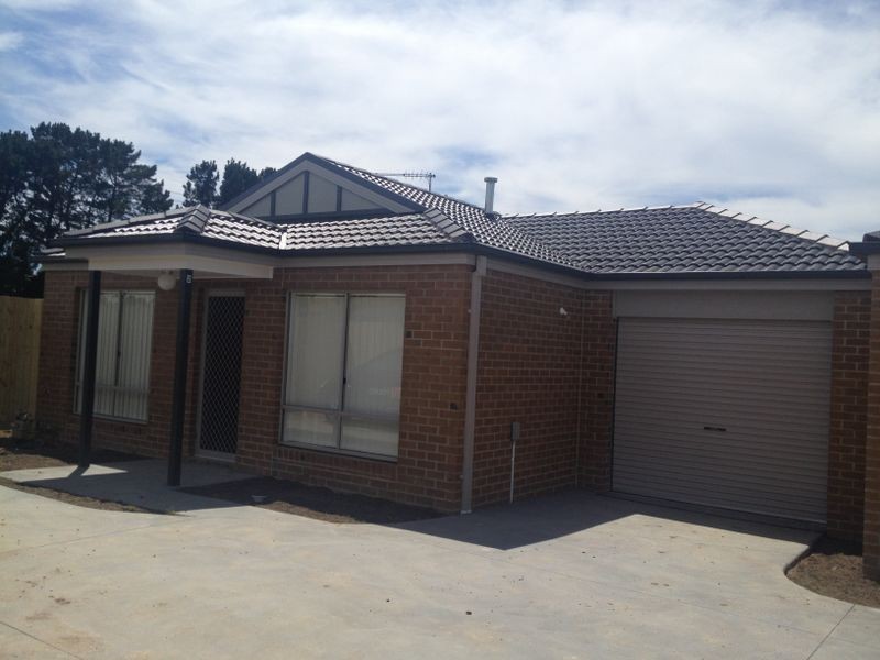 2/140 Toomuc Valley Road, Pakenham VIC 3810