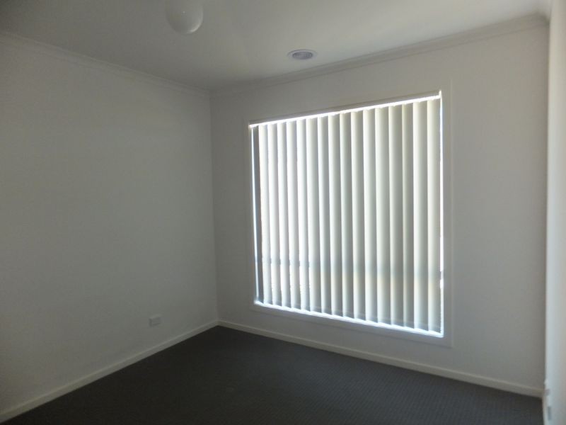 3/140 Toomuc Valley Road, Pakenham VIC 3810