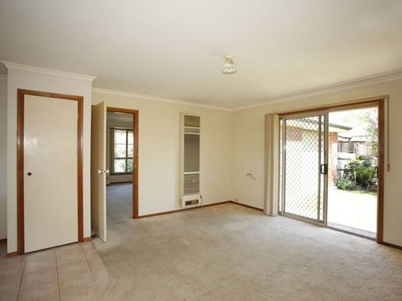 8 Naples Way, Pakenham VIC 3810