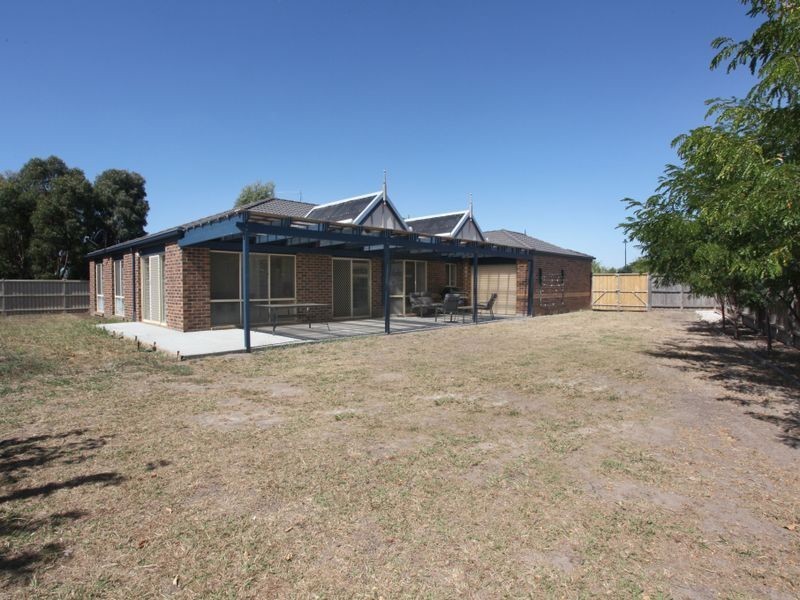 89 Oaklands Way, Pakenham VIC 3810