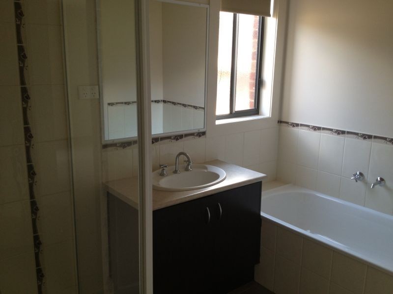 72 Pommel Street, Pakenham VIC 3810