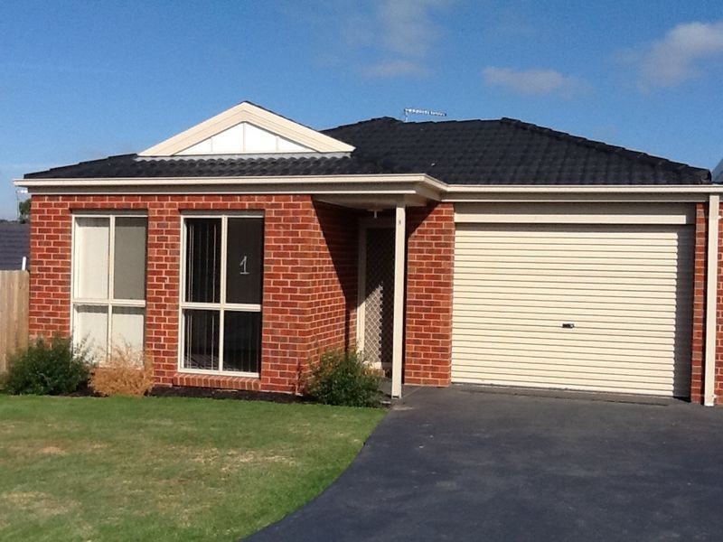 1/12 Mcclenaghan Place, Pakenham VIC 3810
