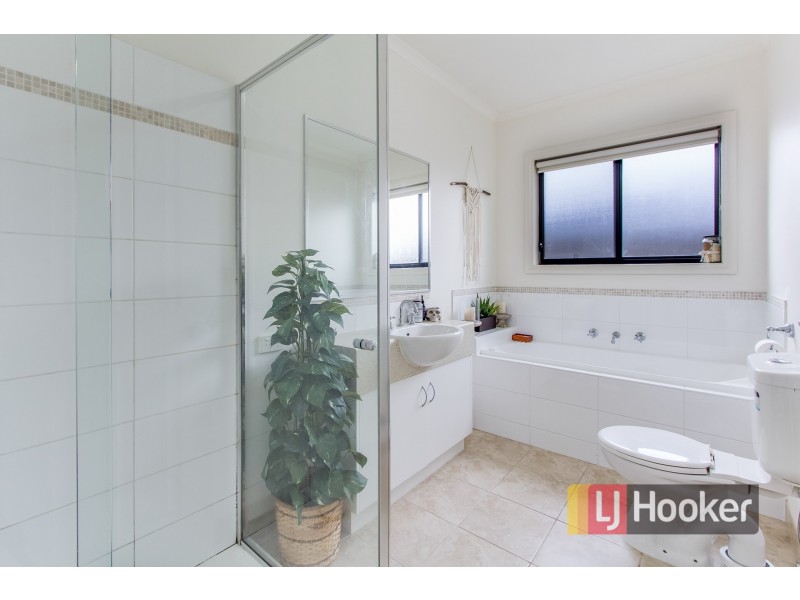 8/103 Army Road, Pakenham VIC 3810