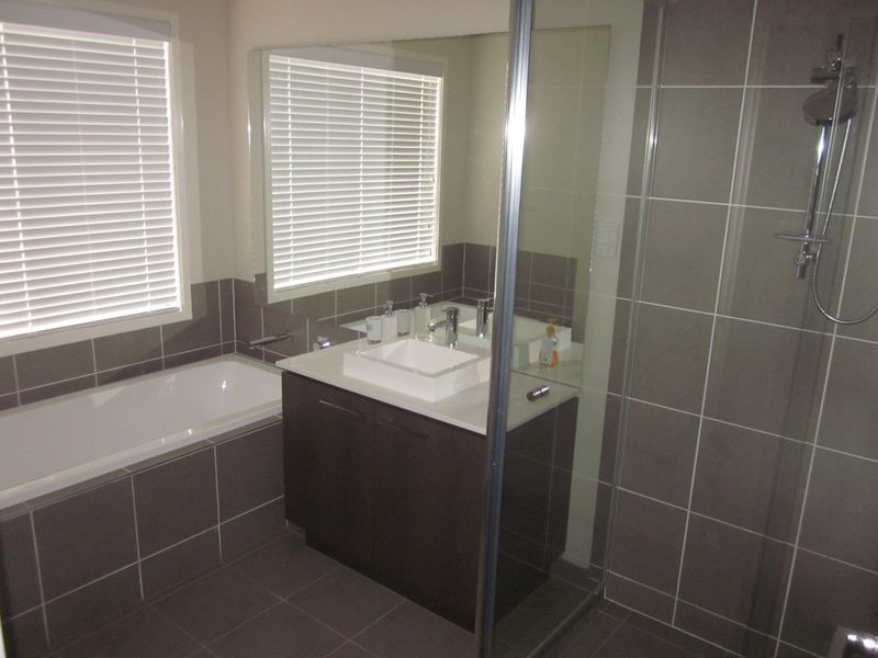 28 Dusseldorp Drive, Pakenham VIC 3810