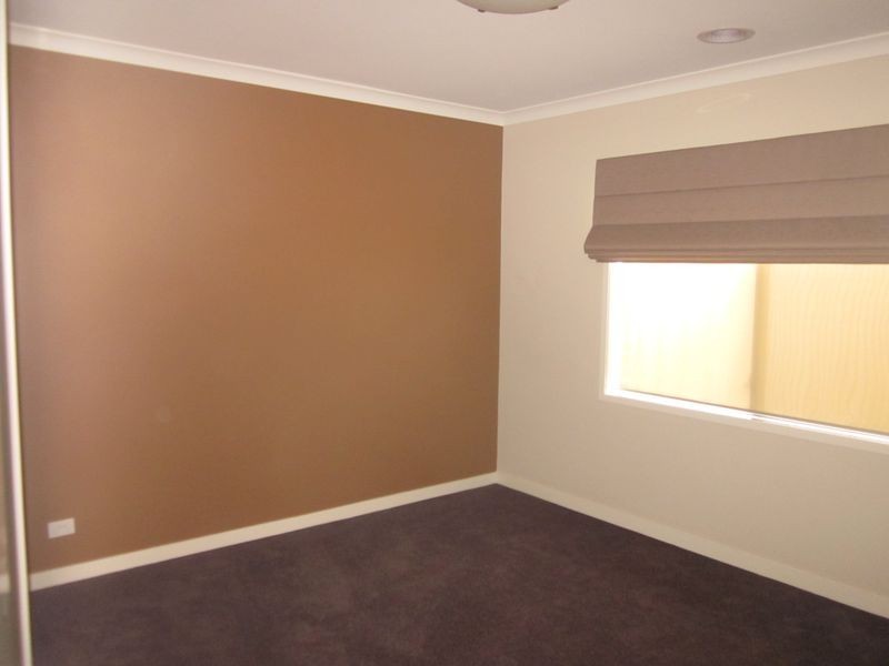 28 Dusseldorp Drive, Pakenham VIC 3810