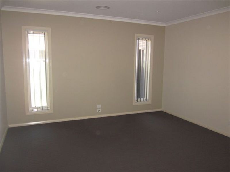 12 Cohens Way, Pakenham VIC 3810