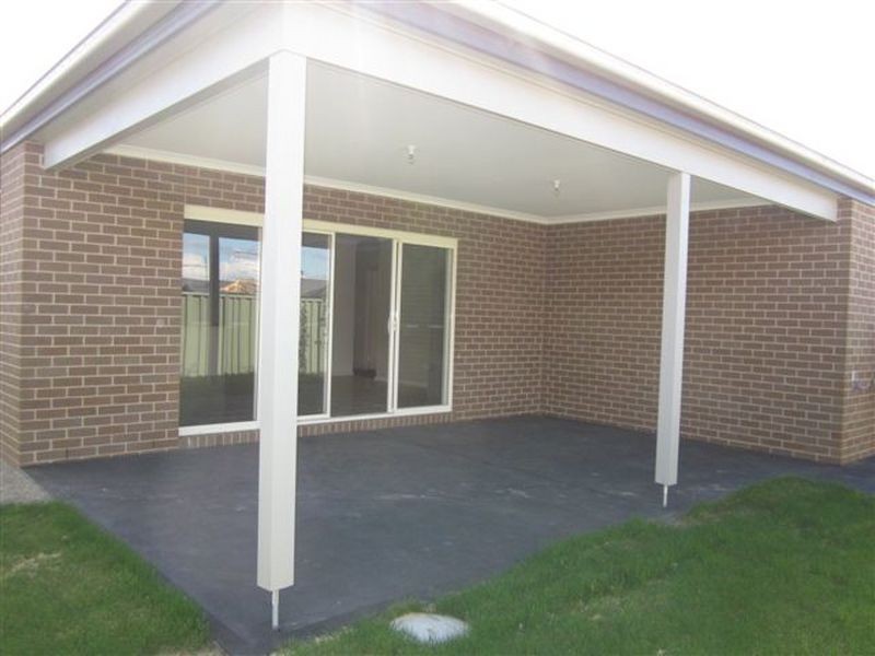 12 Cohens Way, Pakenham VIC 3810