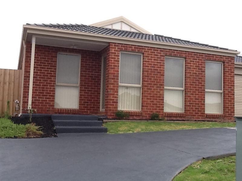 11/12 McClenaghan Place, Pakenham VIC 3810