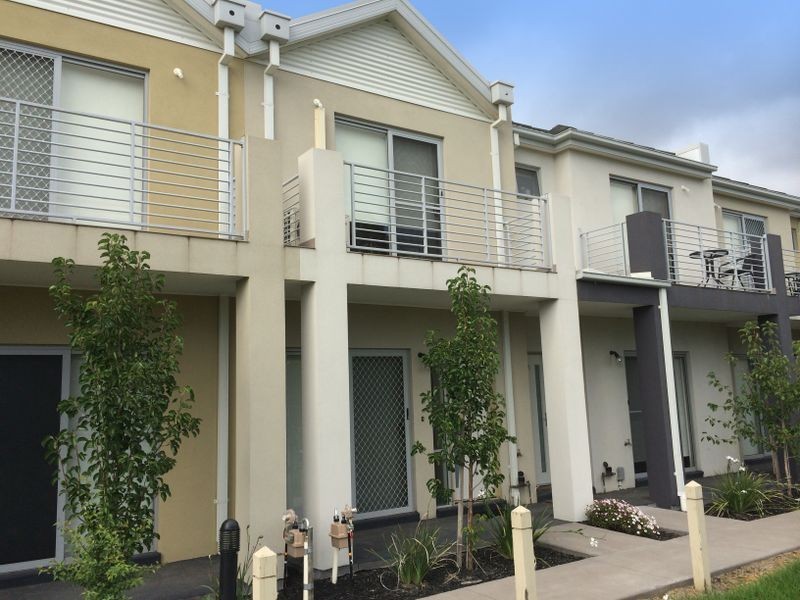 13/11 Howqua Place, Pakenham VIC 3810