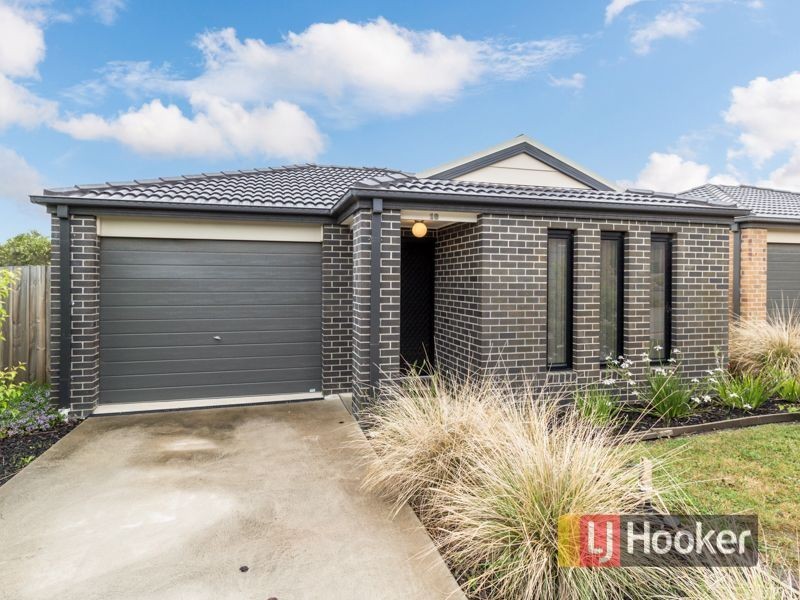 18/107 Army Road, Pakenham VIC 3810