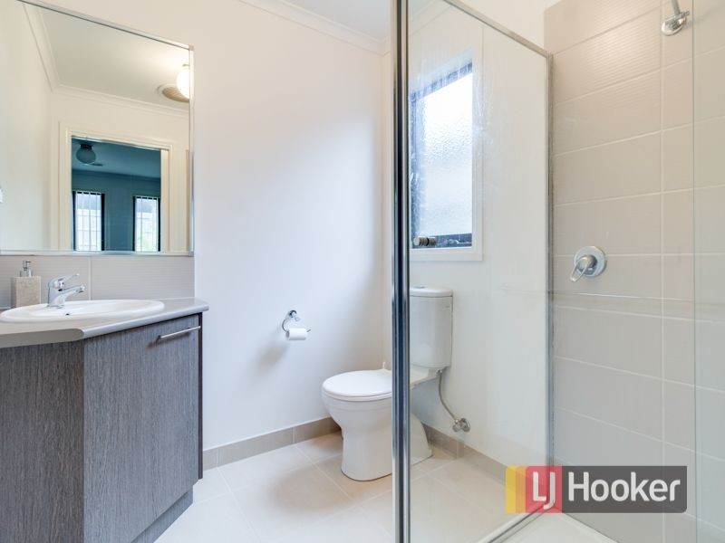 18/107 Army Road, Pakenham VIC 3810