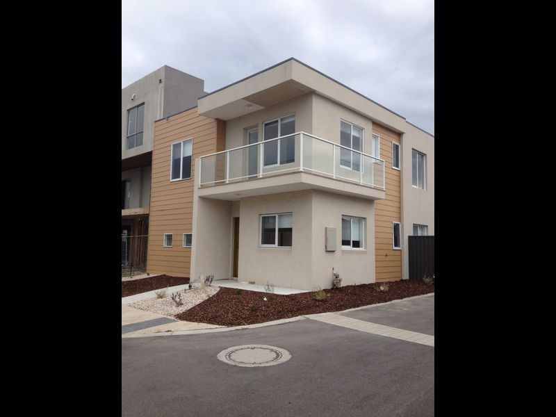 15 Harlesden Circuit, Pakenham VIC 3810